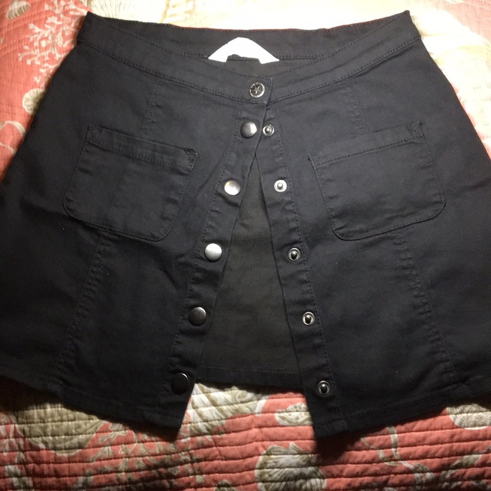 Black H&M mini skirt